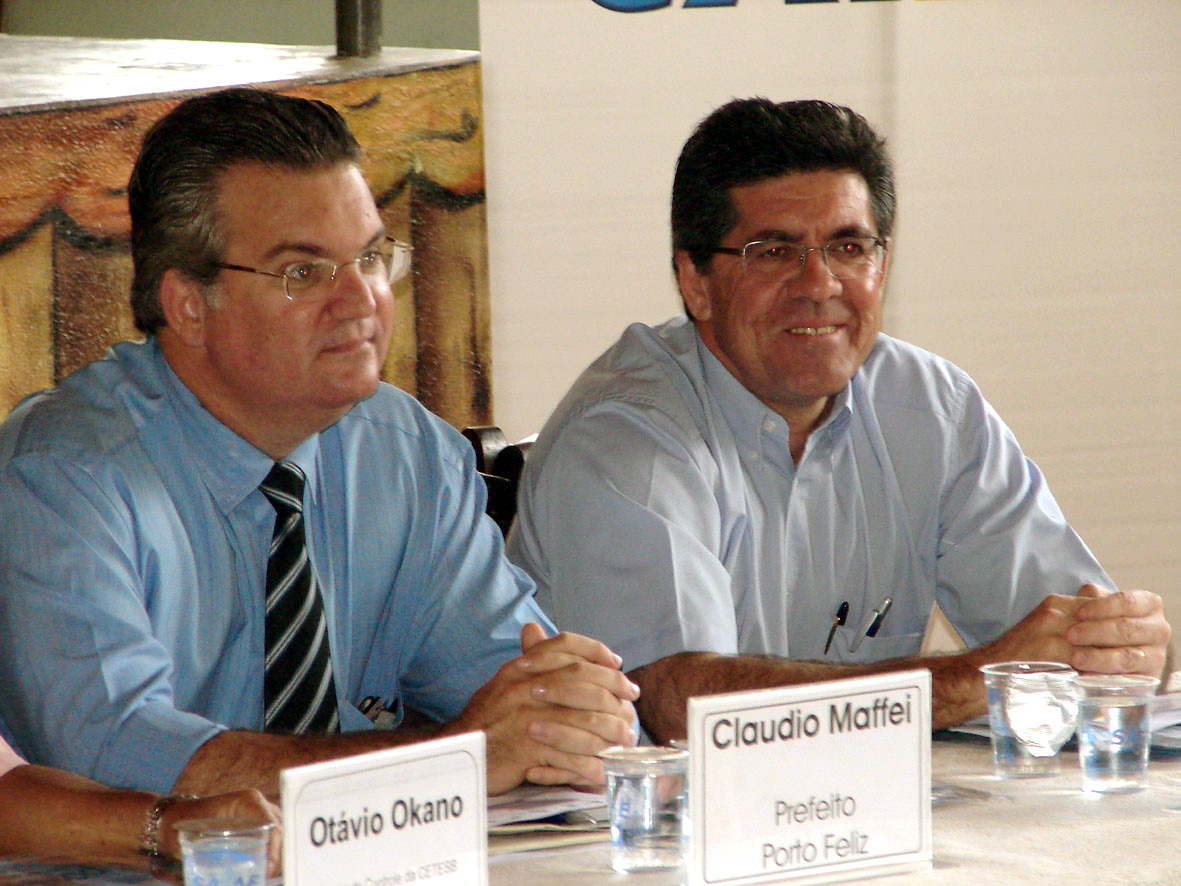 Cludio Maffei e Hamilton Pereira na reunio do comit<a style='float:right;color:#ccc' href='https://www3.al.sp.gov.br/repositorio/noticia/03-2008/B   HAMILTON COMITE BACIAS.jpg' target=_blank><i class='bi bi-zoom-in'></i> Clique para ver a imagem </a>